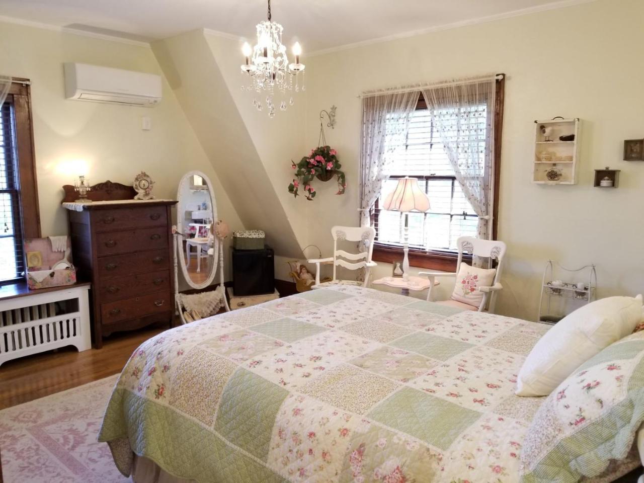 Almost Heaven Bed & Breakfast Waynesville Eksteriør billede